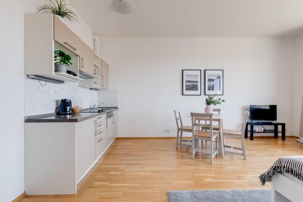 Jt'S Apartments Korunni Str. Πράγα Εξωτερικό φωτογραφία