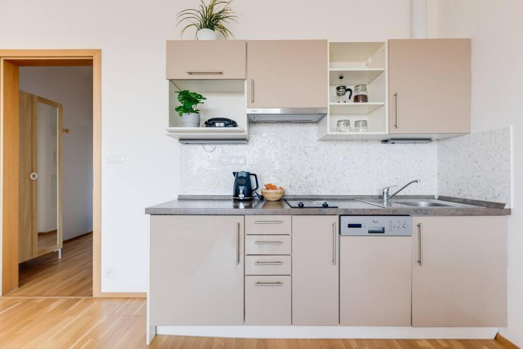 Jt'S Apartments Korunni Str. Πράγα Εξωτερικό φωτογραφία